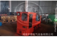 架線式電機(jī)車為什么禁止在停穩(wěn)前反向行駛？